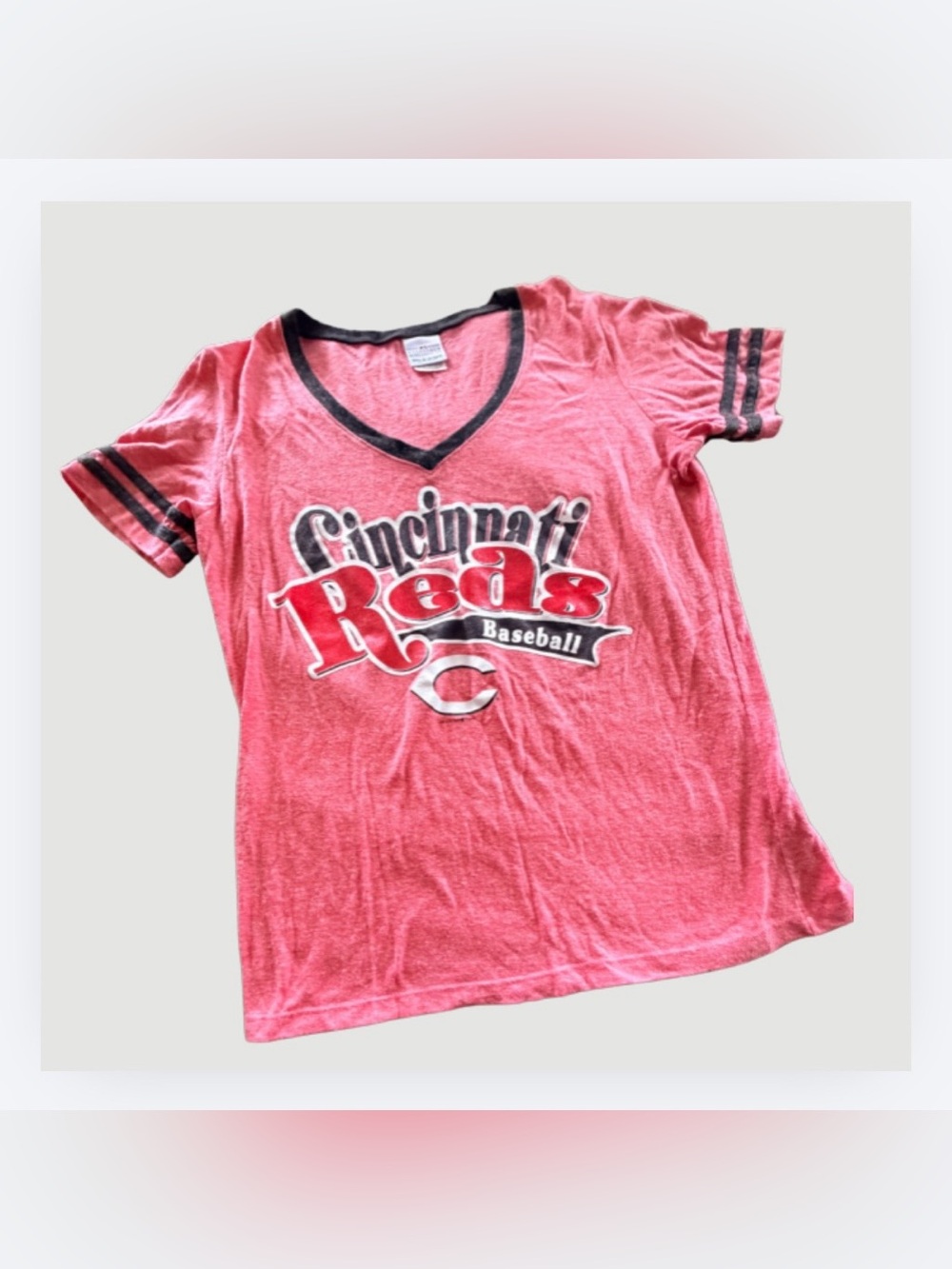 MLB Cincinnati Reds Vintage Women’s V-Neck Baseball T-Shirt, Size Large